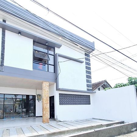 Reddoorz Near Stasiun Kediri Hotell Kediri  Exteriör bild