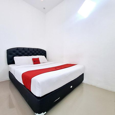 Reddoorz Near Stasiun Kediri Hotell Kediri  Exteriör bild
