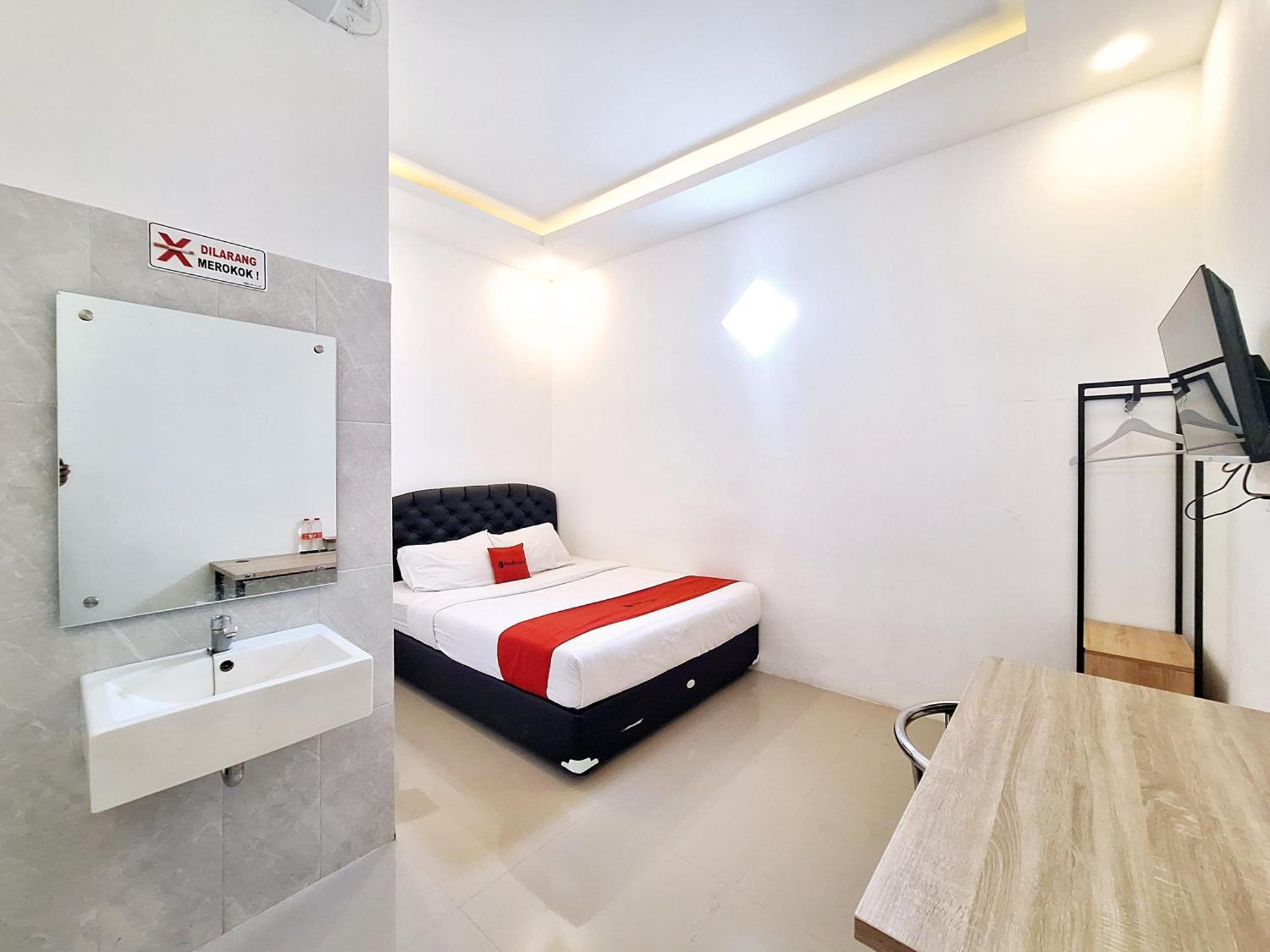 Reddoorz Near Stasiun Kediri Hotell Kediri  Exteriör bild