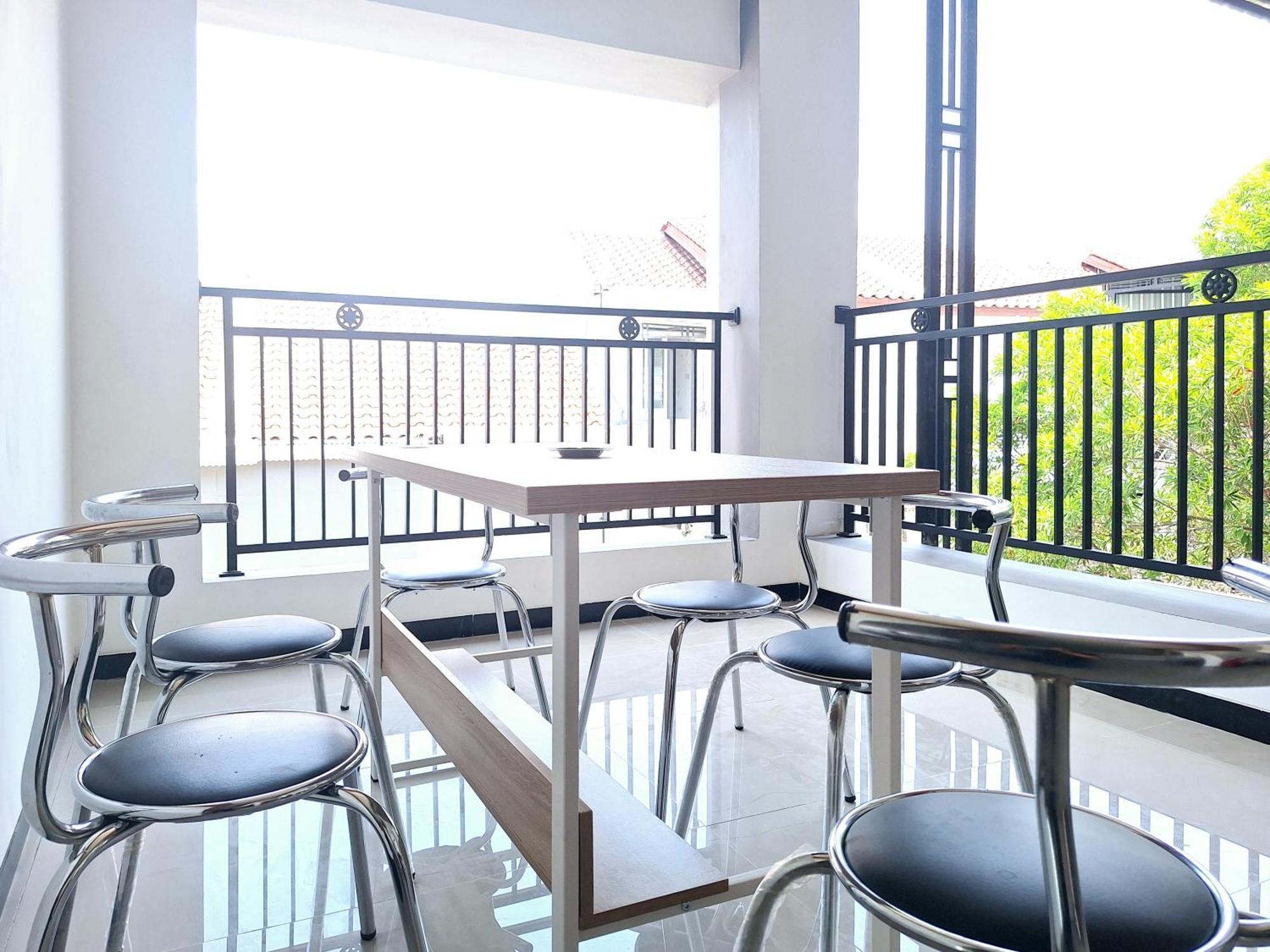 Reddoorz Near Stasiun Kediri Hotell Kediri  Exteriör bild