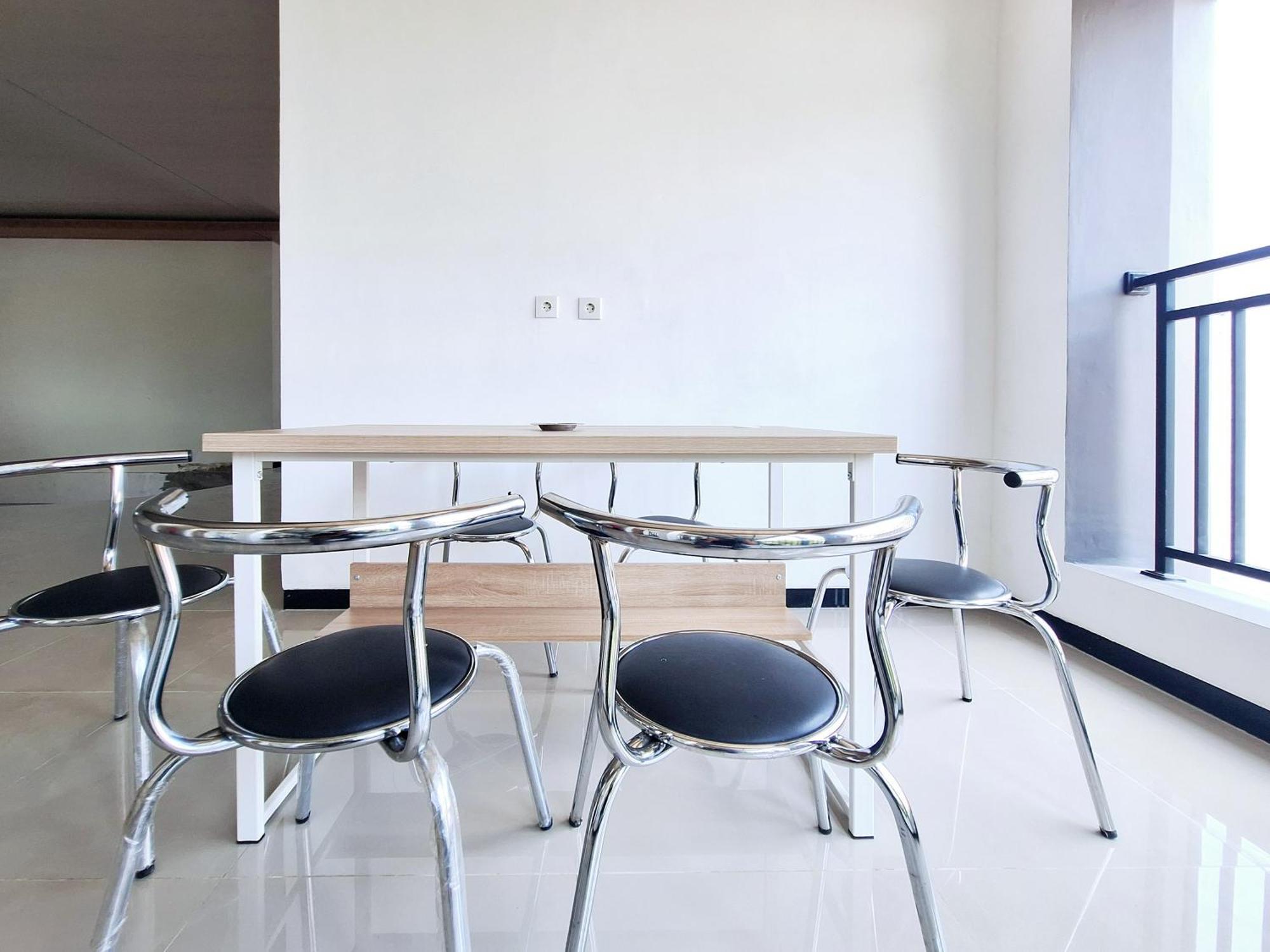 Reddoorz Near Stasiun Kediri Hotell Kediri  Exteriör bild