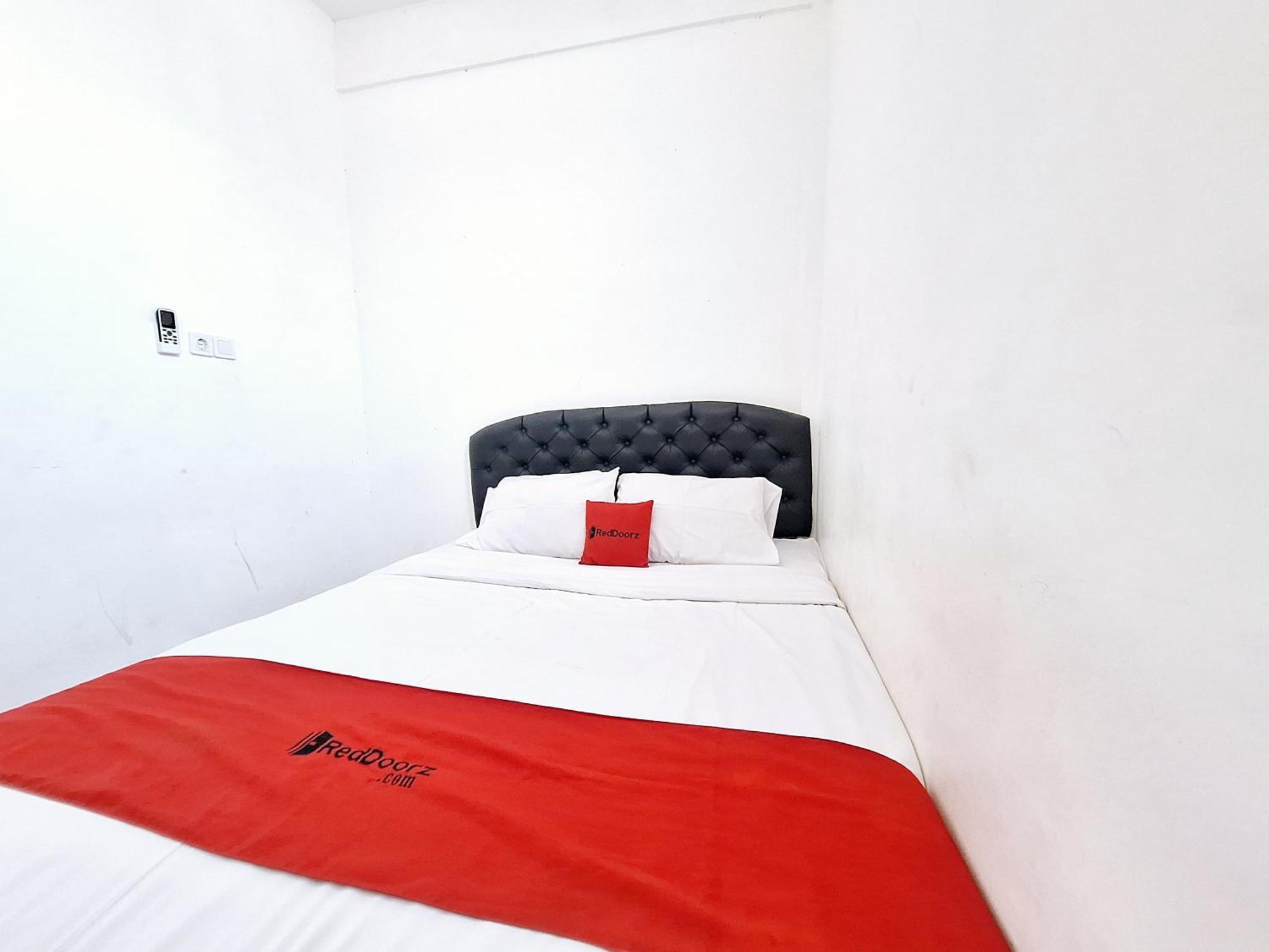 Reddoorz Near Stasiun Kediri Hotell Kediri  Exteriör bild