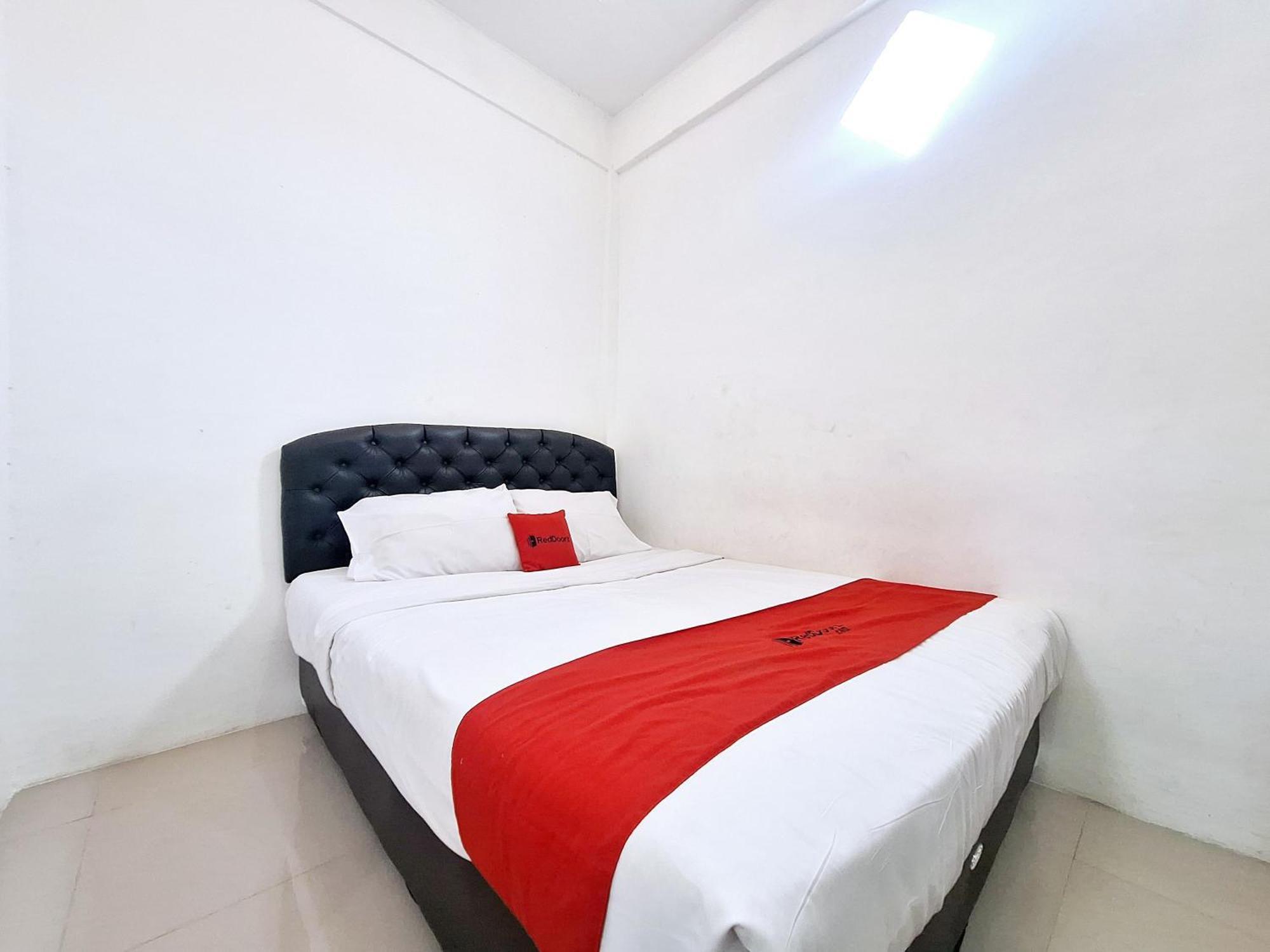 Reddoorz Near Stasiun Kediri Hotell Kediri  Exteriör bild