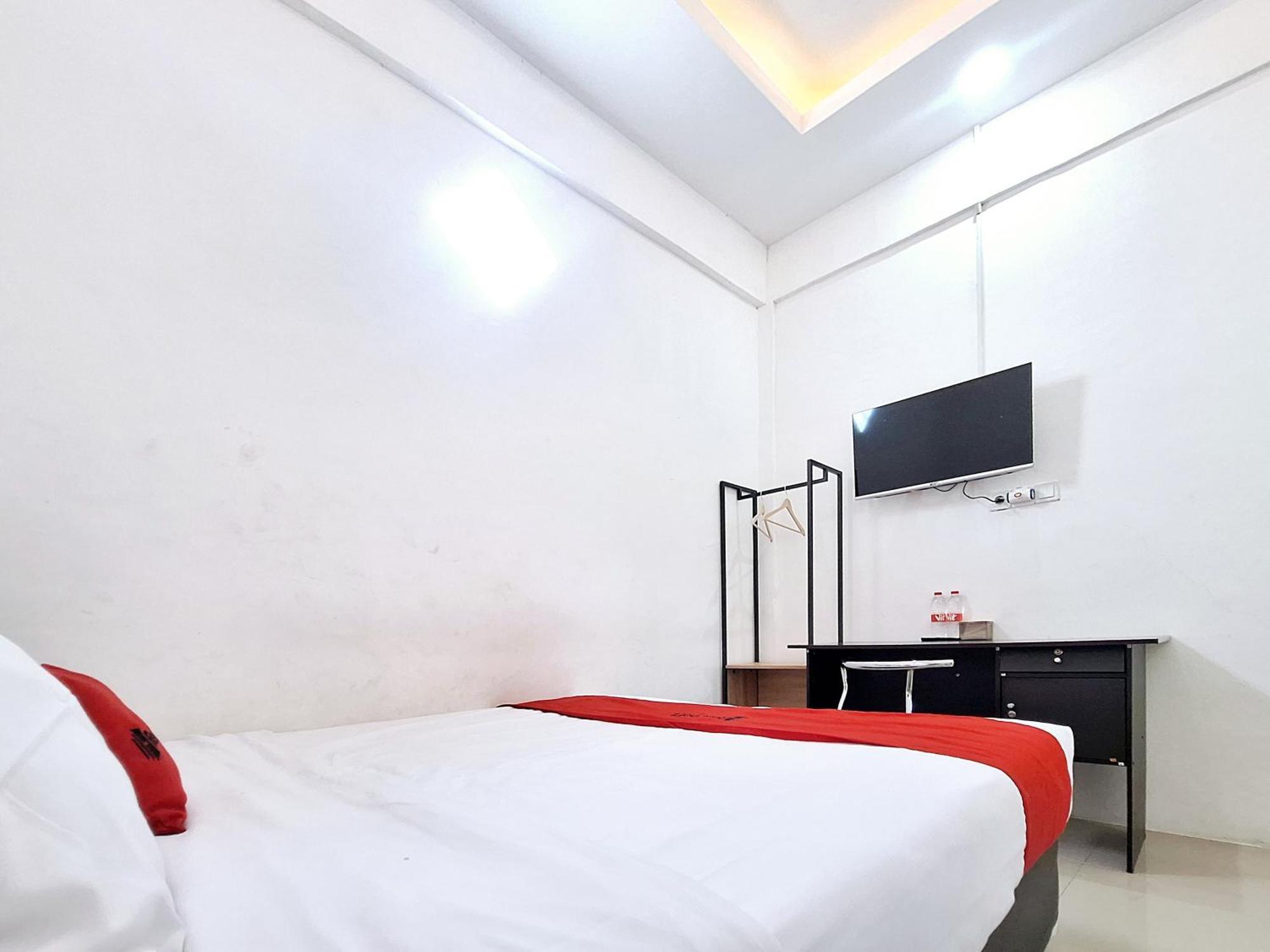 Reddoorz Near Stasiun Kediri Hotell Kediri  Exteriör bild
