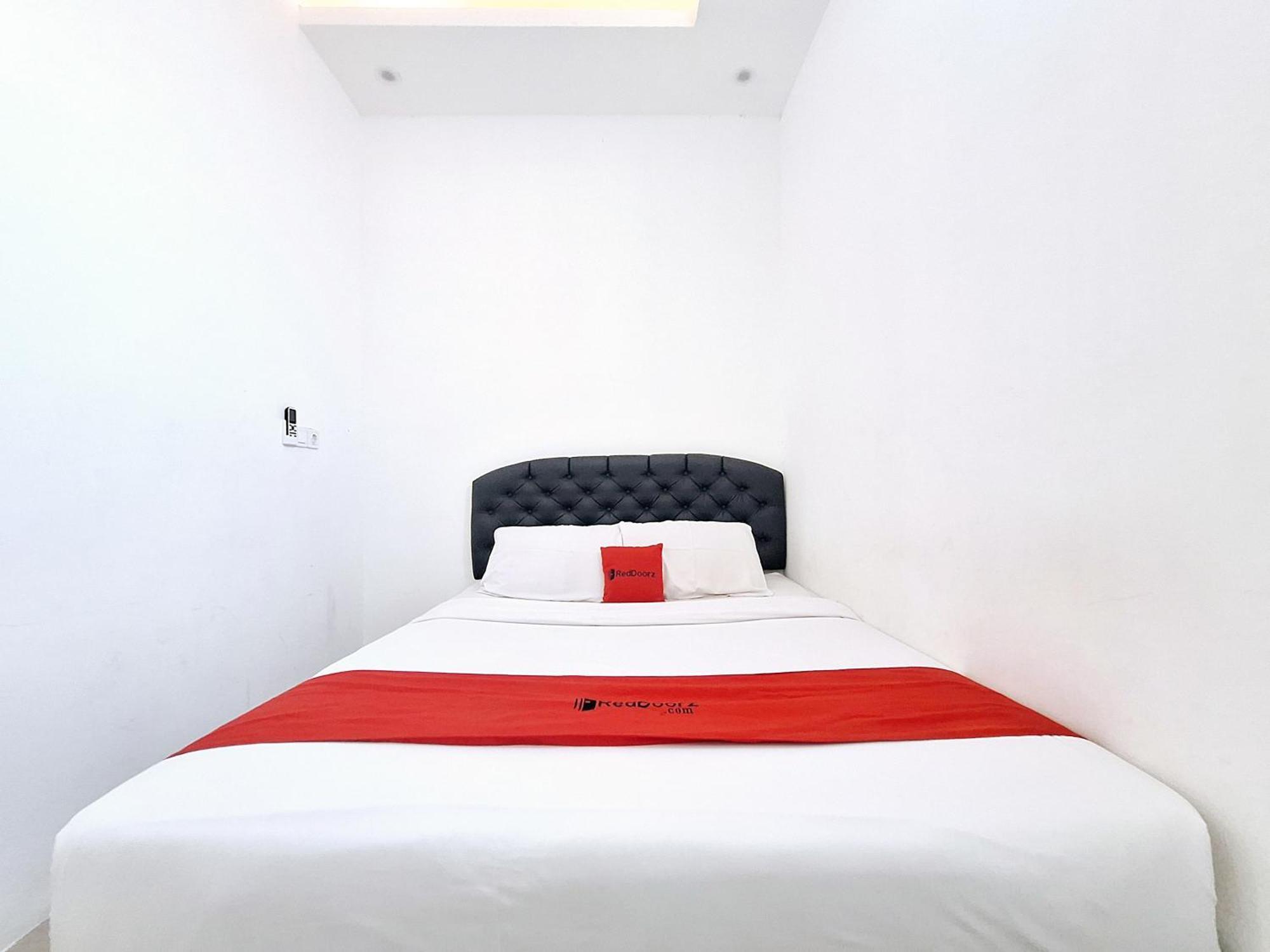 Reddoorz Near Stasiun Kediri Hotell Kediri  Exteriör bild