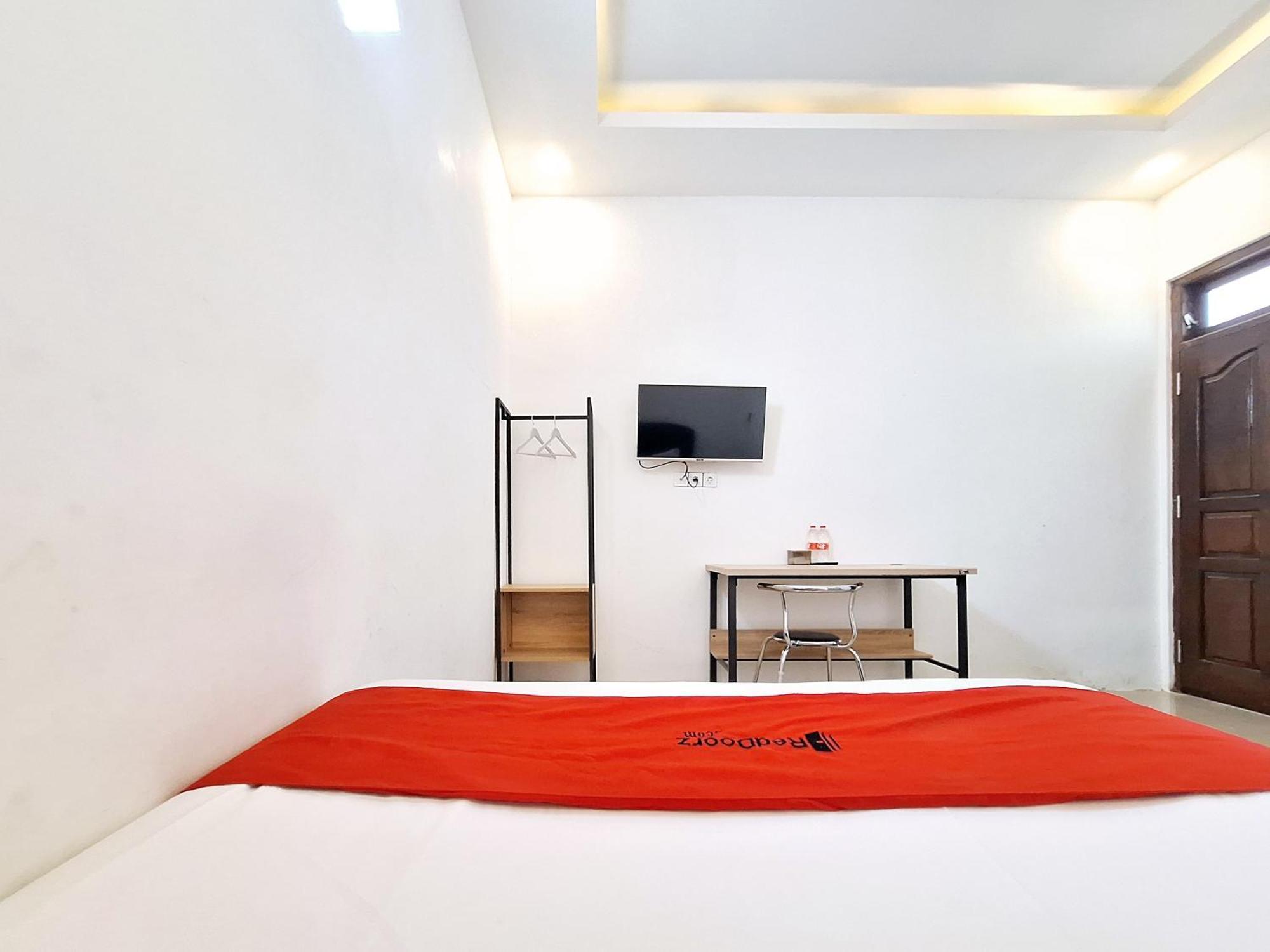 Reddoorz Near Stasiun Kediri Hotell Kediri  Exteriör bild